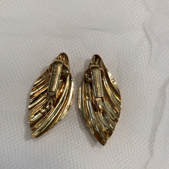 Vintage Sarah Coventry gold tone clip on earrings - Picture 3 of 5